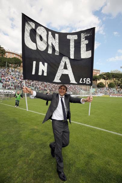 Antonio Conte festeggia la promozione in serie A del Siena (Aldo Liverani) 